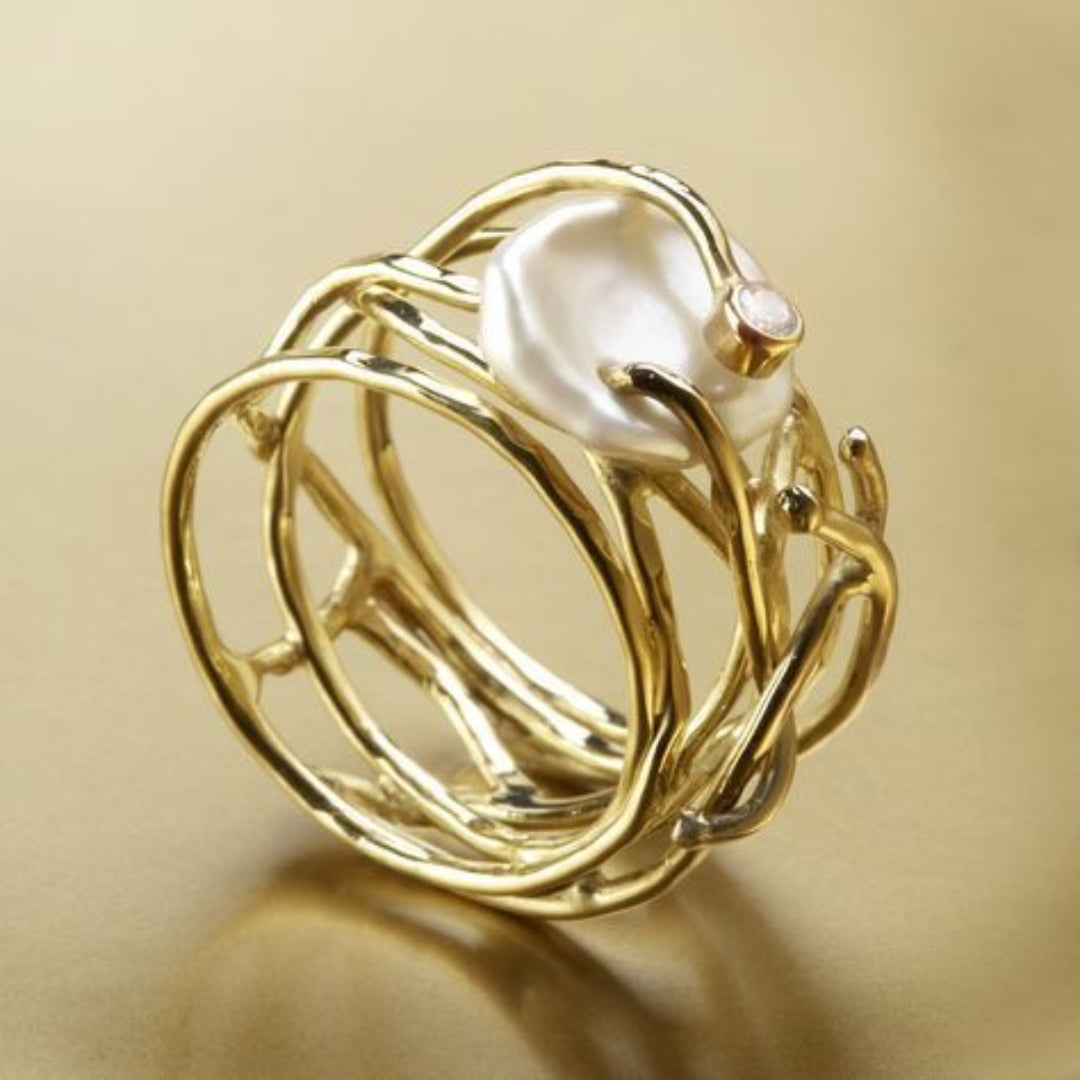 Samira - Thin Golden & Pearl Ring