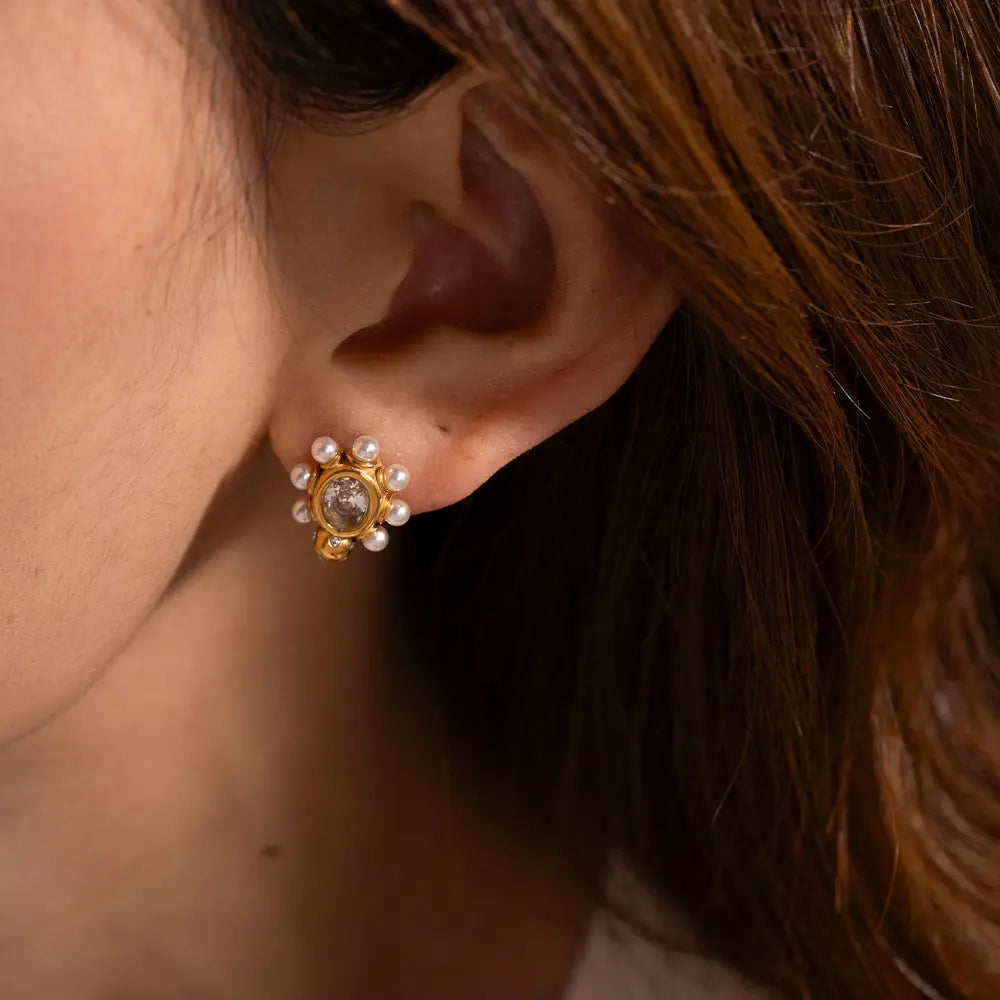 Samantha - Golden Earrings & Natural Pearls