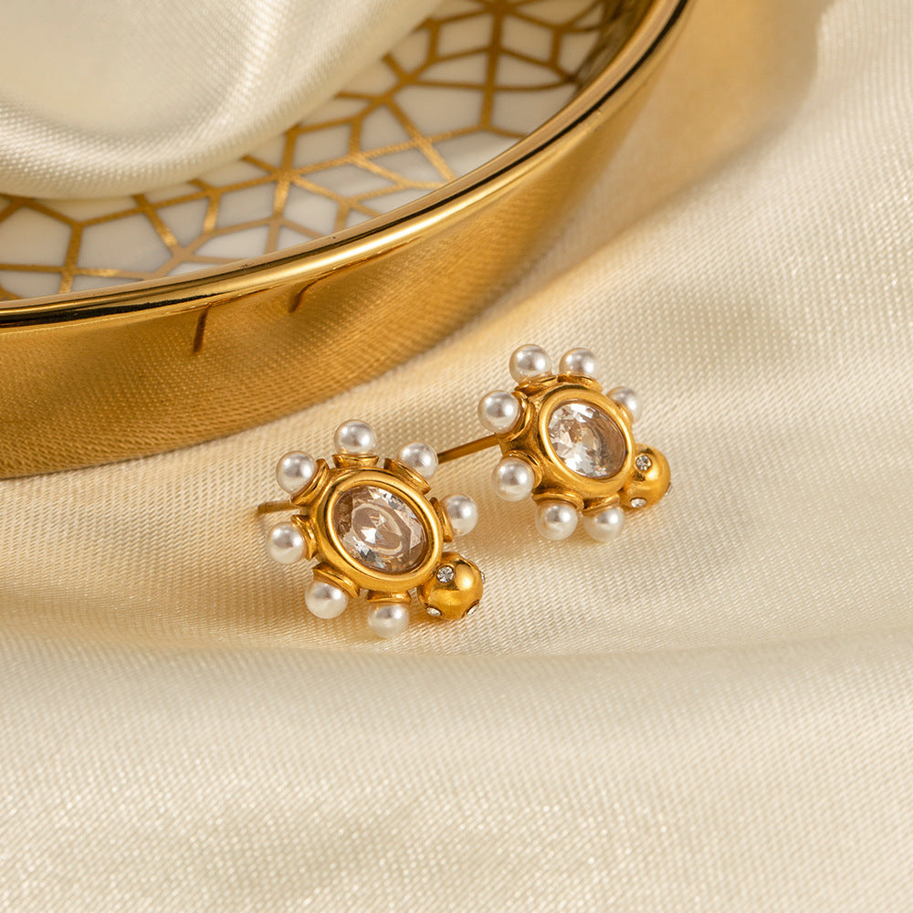 Samantha - Golden Earrings & Natural Pearls