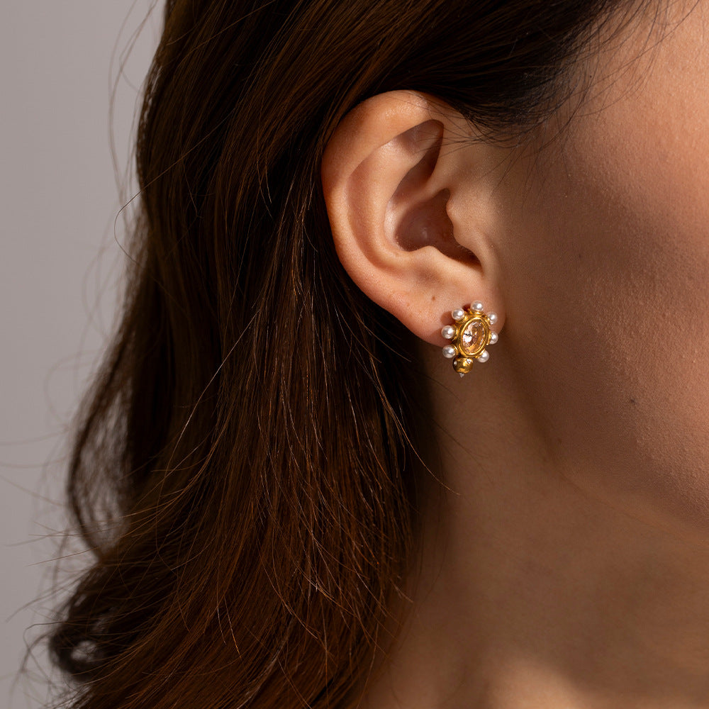 Samantha - Golden Earrings & Natural Pearls