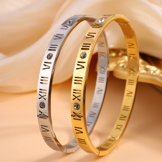 Evelyn - Titanium Bracelet with Roman Numerals