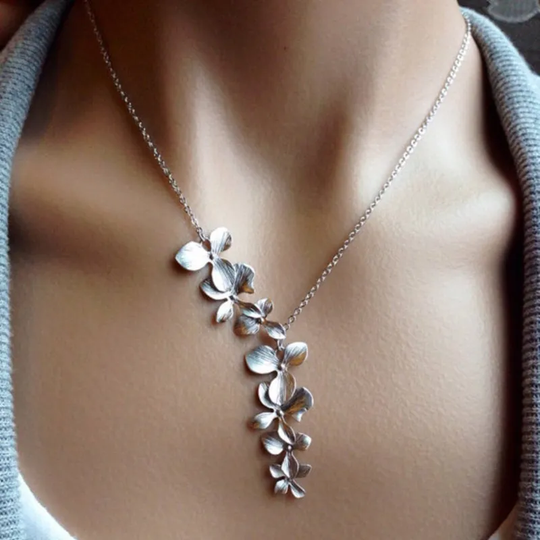 Lauren - Vintage Silver Flower Necklace